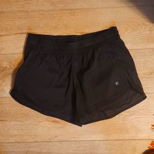 Athleta Mesh Race Run 4" Shorts Black Medium
